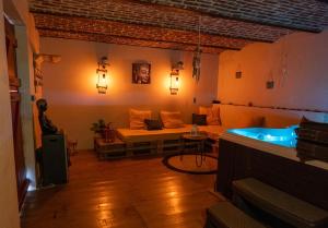 a room with a bed and a bath tub at Chez Cathy et Sébastien in Illies