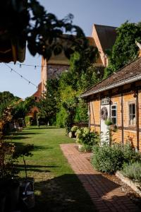 a house with a brick path next to a yard at Gästehaus 22 am Klostergarten in Rehna