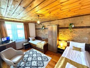 a bedroom with a bed and a chair in a room at ART Guest Home in Leshten