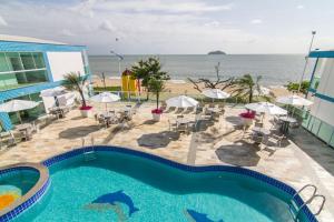 Bazén v ubytování Itacolomi Hotel nebo v jeho okolí