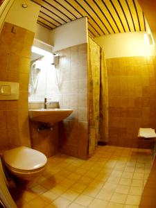 Ένα μπάνιο στο Hotel Falster