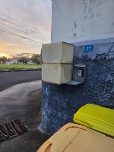 a box sitting on the side of a wall at Chambres d'hôte Belcourt 1 in Baie-Mahault