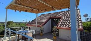 a roof of a house with a patio at Ca' Libellula Casa Vacanza in Avola