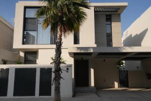 A46 Modern luxury 3 bedroom villa in danah bay