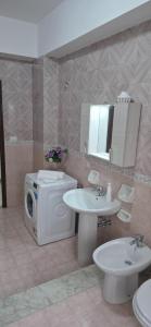 a bathroom with a washing machine and a sink at Brezza di Mare in Finale +33 photos