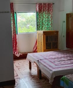 a room with a window and a table in a room at Shri chitrakoot homestay in Chitrakoot