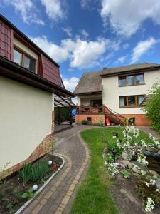a garden in front of a house at Mazurski Dom Rodzinny in Pisz