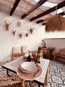 a living room with a table and chairs and a ceiling at Raíces de Canillas Holiday Apartments in Canillas de Aceituno