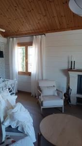 a living room with white furniture and a window at Quinta de Argos in Cehegín