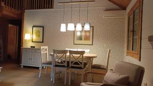 a dining room with a table and chairs at Quinta de Argos in Cehegín