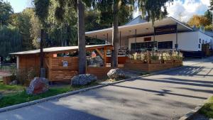 a store front of a building with trees at Chalupa u Libuše in Lultsch