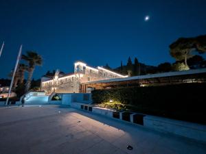 a building with lights on it at night at Villa Punta in Maslinica