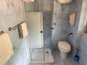 a small bathroom with a shower and a toilet at Albergo Seggiovia in Scanno