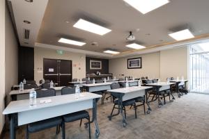 a classroom with tables and chairs in a room at Hampton Inn by Hilton Leon in León +53 photos