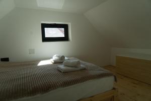 a bedroom with a bed with two towels on it at Udahni prirodu - Panorama in Raška