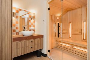 a bathroom with a sink and a shower at Hotel Riet I Kloeg Collection in Koudekerke +29 photos