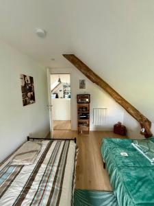 a bedroom with a bed in a room at Comme en 40 in La Lande-sur-Drôme