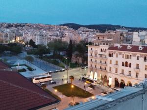 a view of a city at night at 7th sky Aristotelous in Thessaloniki