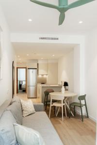 a living room with a couch and a table at SuiteStays Marino Albesa - Ayora, Valencia in Valencia