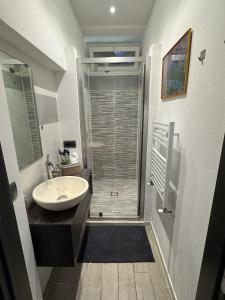 a bathroom with a sink and a shower at alloggioaltorrione in Citerna