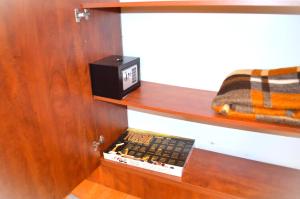 a shelf with a radio and a box on it at Demjén ház in Nyíregyháza