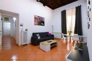 a living room with a couch and a table at Dimora Cavour 1810 in Civitavecchia