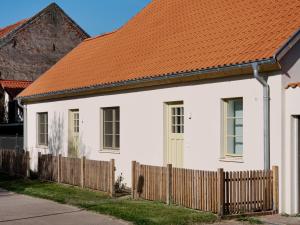 a white house with an orange roof at Naturhaus Havelland in Rathenow