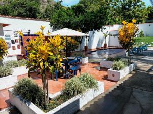 a patio with a table and chairs and plants at Casa Rotario Honda in Honda