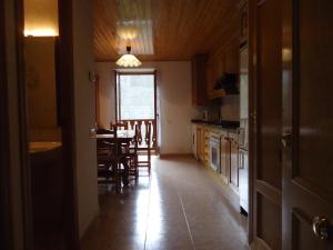 Kuchyňa alebo kuchynka v ubytovaní Apartaments La Llucana