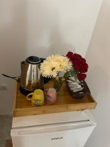a table with flowers and cups on top of a refrigerator at CHRIS SOPO in Ohrid