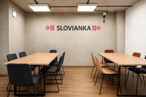 a conference room with wooden tables and chairs at Slovianka Residence - strefa spa oraz darmowy parking! in Łódź +20 photos