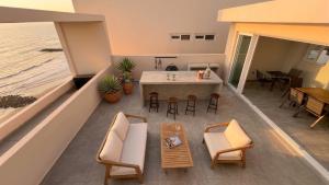 a balcony of a house with a table and chairs at Grandeza by Palms Boca del Río in Boca del Río