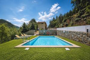 a swimming pool in the yard of a house at Gerês Trail House in Geres