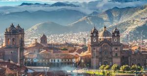 a view of a city with mountains in the background at Paraiso Poroy in Cusco