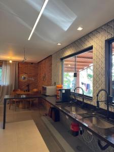 a kitchen with two sinks and a counter top at Imperial Rodrigues Valley in Juquitiba