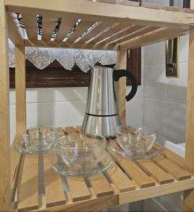 a tea kettle and bowls on a wooden table at A un paso de Bilbao in Galdakao