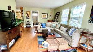 a living room with a couch and a tv at Beach Lovers Retreat in Santa Cruz