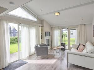 a living room with a couch and a table at Vogeltrek in Kattendijke