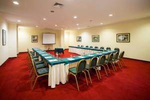 a conference room with a long table and chairs at Vila Gale Ericeira in Ericeira