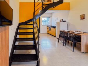 a kitchen with a spiral staircase in a room at Centro: Flat p/ 4 pessoas + Vaga in Brusque