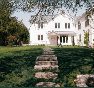 a stone path in front of a white house at Auberge McGowan in Austin