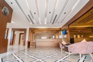 a lobby with a waiting area in a building at سكناي صلاح الدين للشقق المخدومة - Suknai Salah Aldin Serviced Apartments in Hail