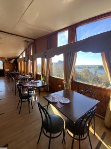 a restaurant with tables and chairs and a large window at HOTEL CASAGRANDE con estacionamiento EXCLUSIVO y estamos a 50 MTS del Terminal de Buses in Valdivia
