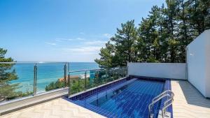 a swimming pool on a balcony with a view of the ocean at Yeongdeok Full Moon Pool Villa in Yŏngdŏk