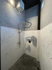 a bathroom with a urinal and a toilet in it at Casa de Lisa in Tjakranegara +24 photos