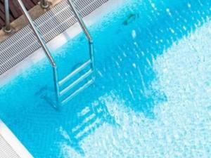 a swimming pool with a stairway in the water at Chalet avec animaux admis - 4 pers. - API-1-52-2772 in Sainte-Montaine +10 photos