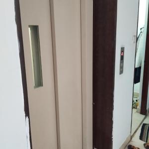a row of mirrors in a room at Shifa Home Near Apollo Sankara Nethralaya Main Hospital in Chennai