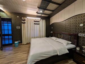 a bedroom with a large bed in a room at The Cloud Cradle in Lāhri