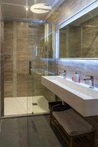 Bathroom sa Abri Cosy - Suite Romantique