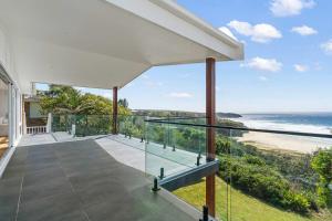 an open balcony with a view of the ocean at Ocean Overlook - Rennies Beach holiday haven in Ulladulla